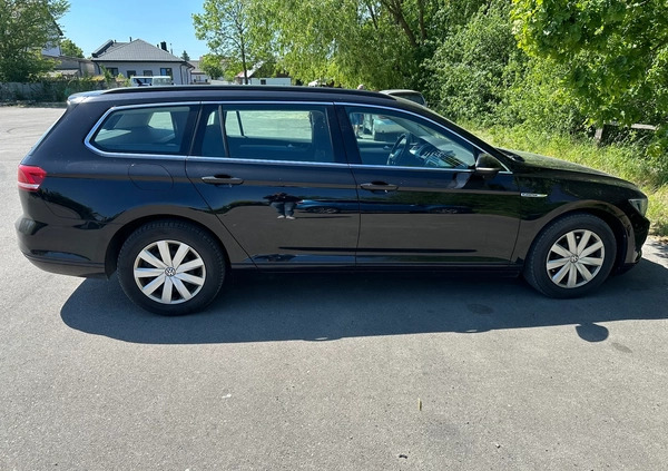 Volkswagen Passat cena 64900 przebieg: 239000, rok produkcji 2017 z Kock małe 56